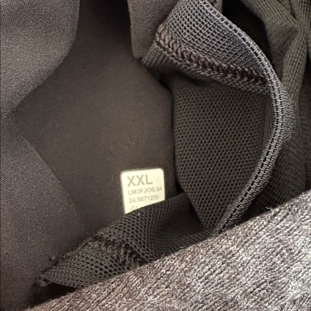 Men’s Lululemon textured mid weight hoodie. - Picture 11 of 15